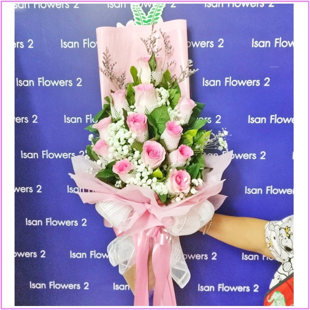 12 big pink roses in pink tall bouquet a pre