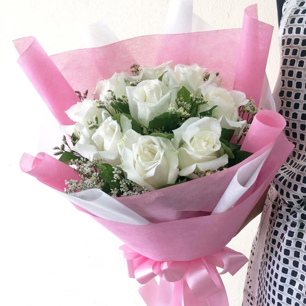 12 big white roses in pink round bouquet a pre
