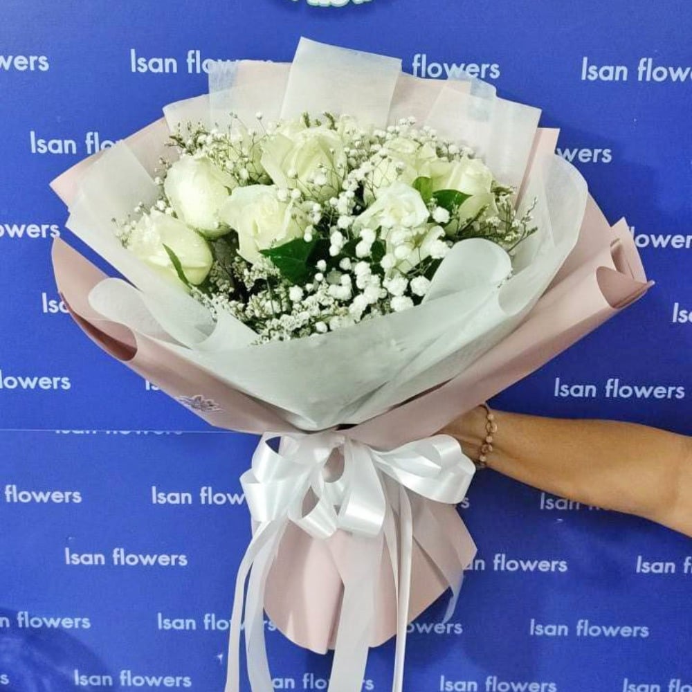 12 big white roses in white and brown round bouquet a