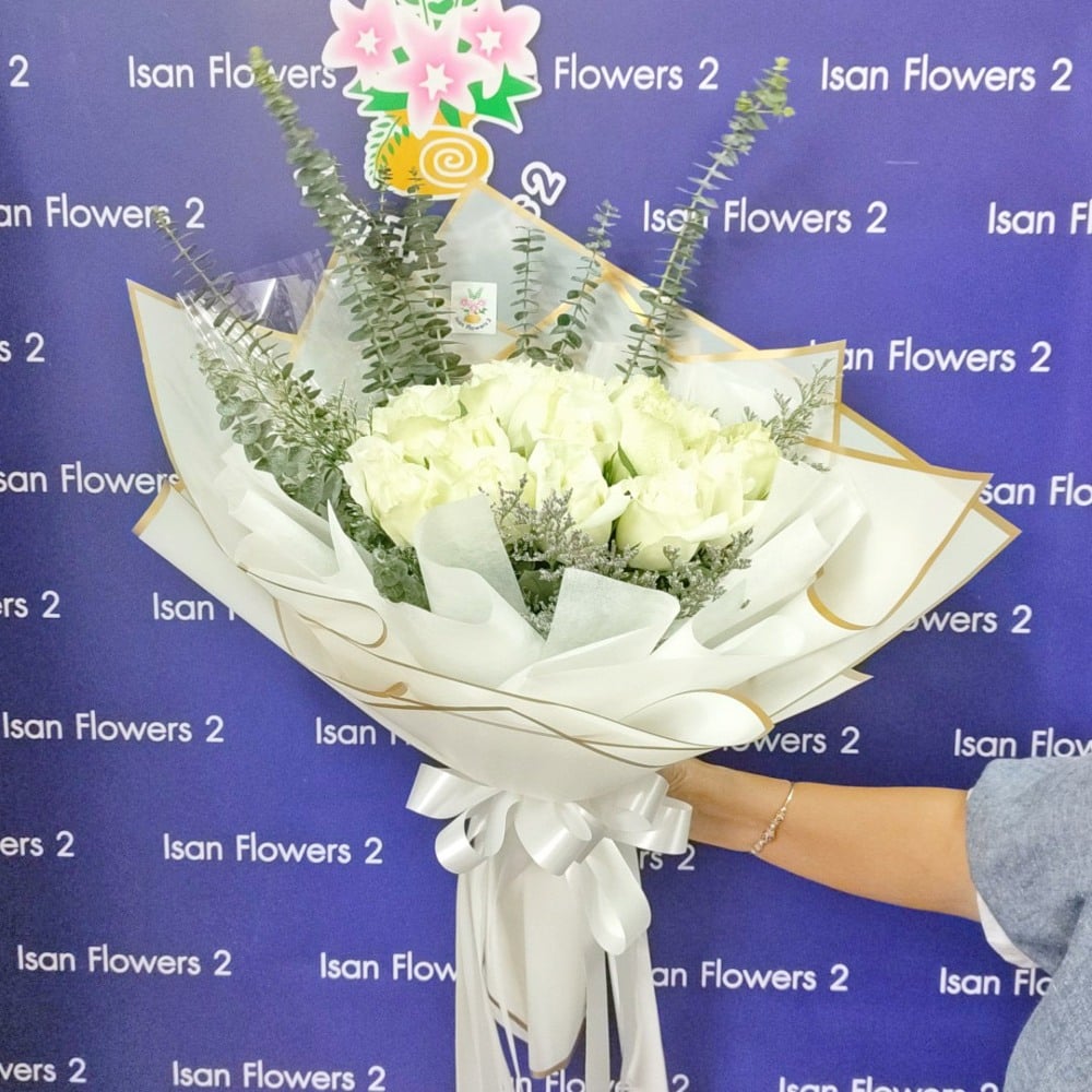 24 big white roses in white round bouquet b