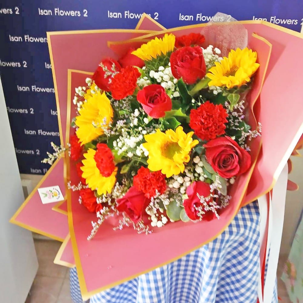 6 sunflowers 9 big red roses and carnations in red round bouquet b pre