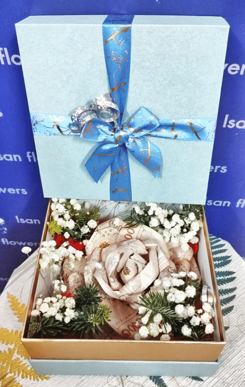 big money rose in box a 10000 baht