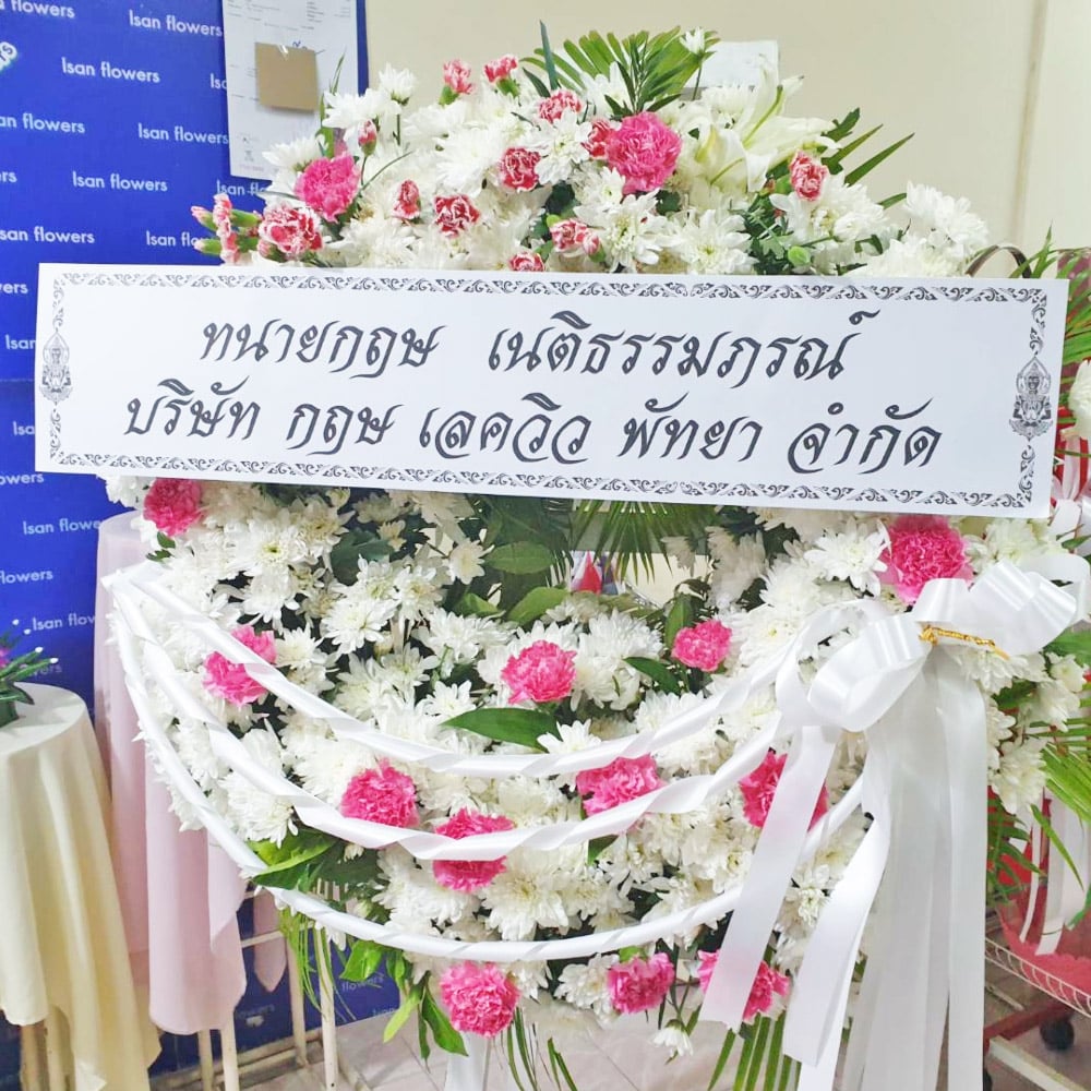 fresh white and pink round wreath d