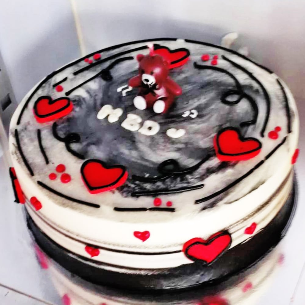red hearts chocolate cake pre