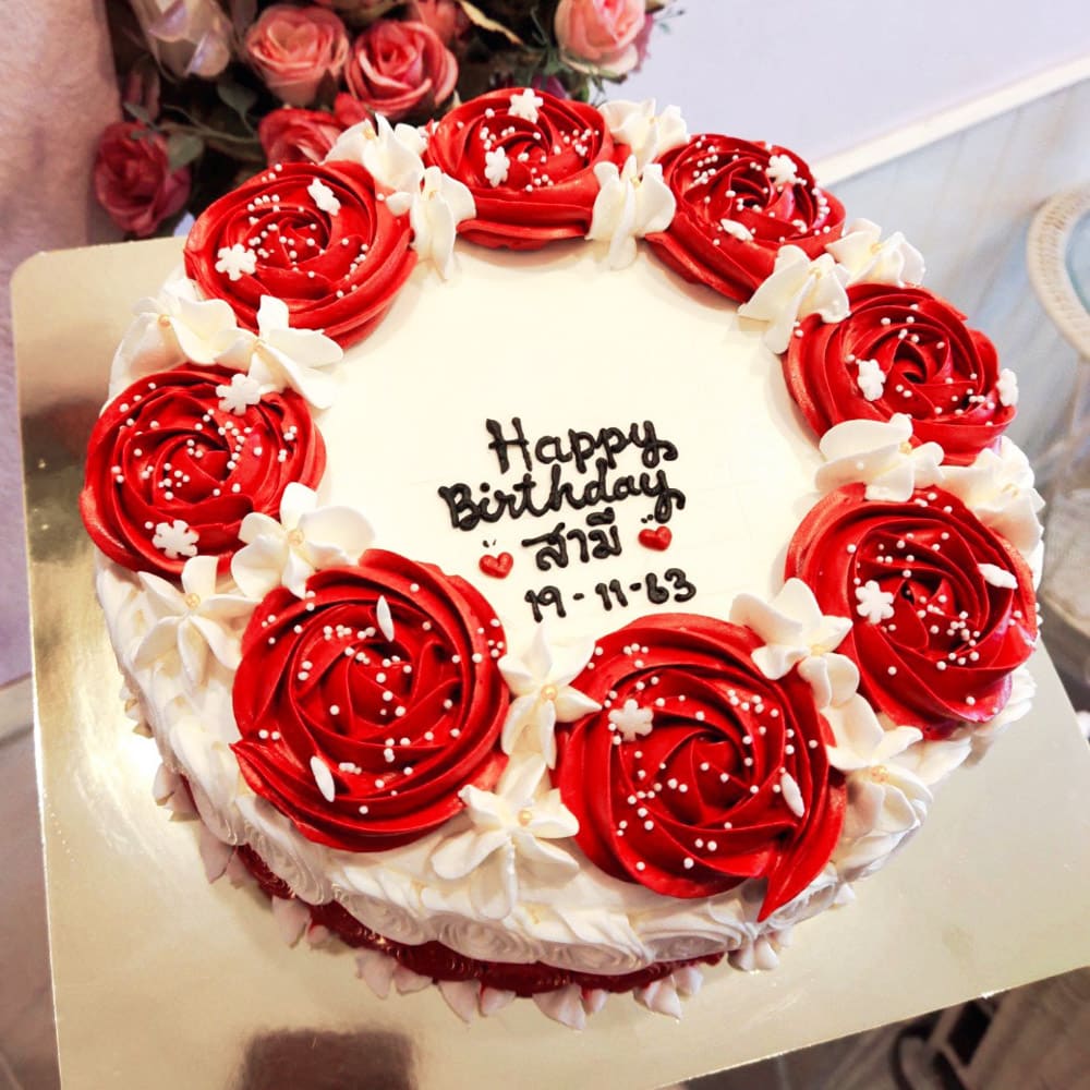 red roses vanilla cake